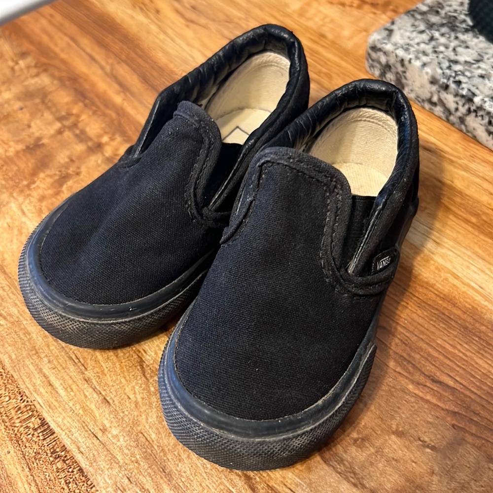 Black toddler slip on vans